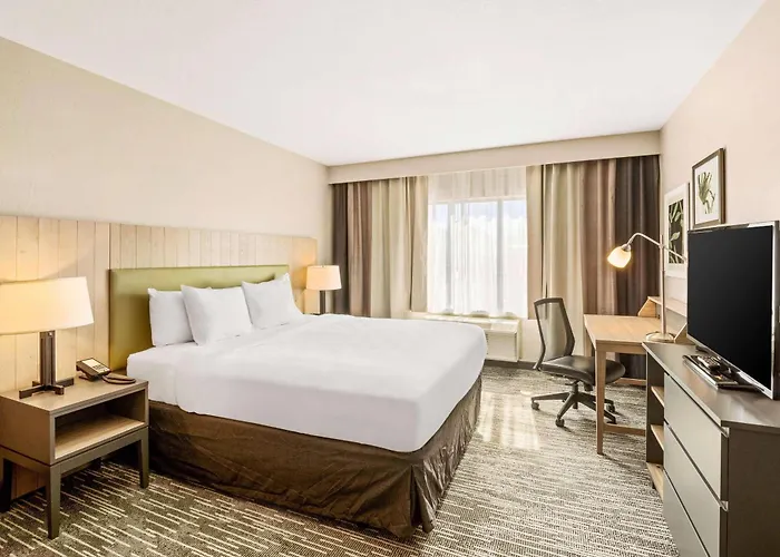 Country & By Radisson, Downtown, Az 5*