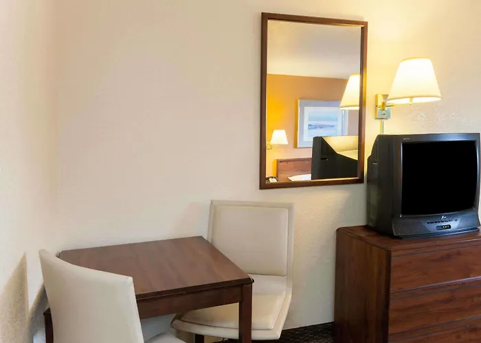 Country & By Radisson, Downtown, Az 5*