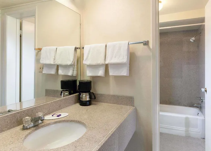 Country & By Radisson, Downtown, Az 5*